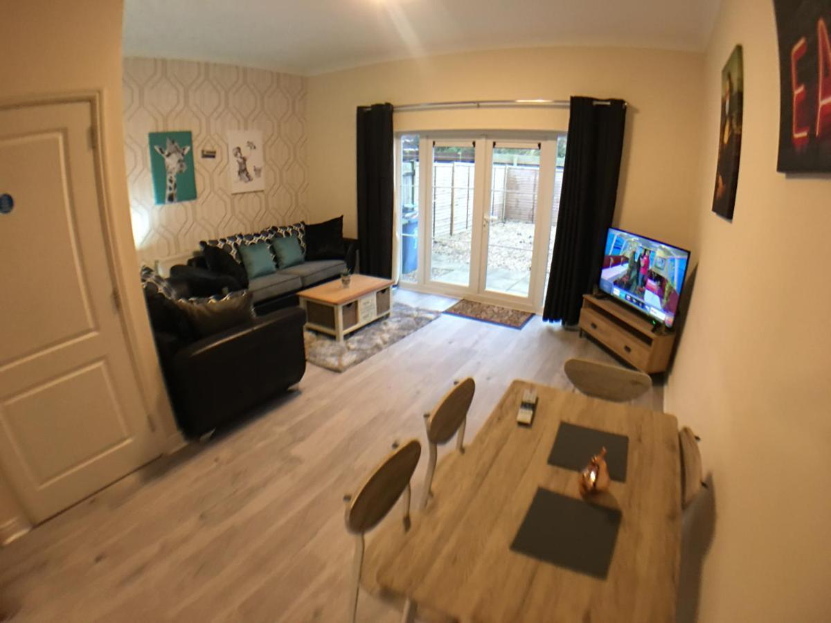 Very Large House, 6 Beds, 4 Bedrooms, 3 Bathrooms, 5 Smart Tv'S & Van Parking Boston Exterior photo